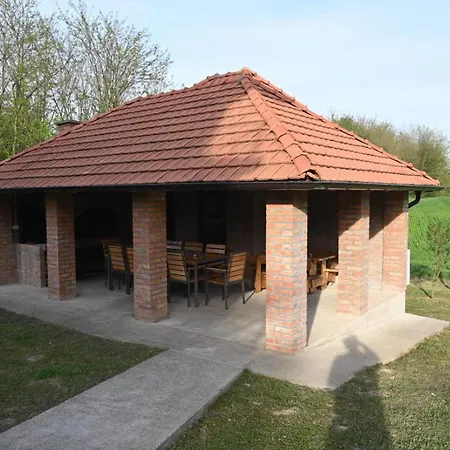 Tesic Seoska Idila Case de vacanță